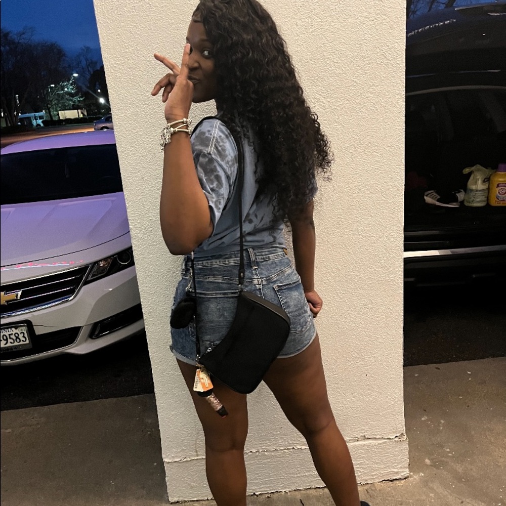 Meet your Posher, Layla